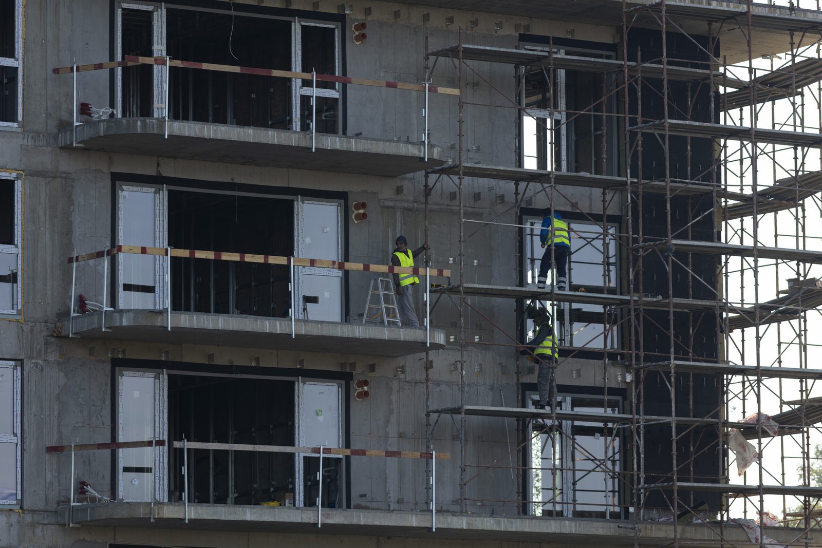 Gerüstbau Düsseldorf – Monteure bei der sicheren Gerüstmontage