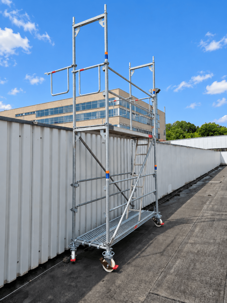 Fahrbares Gerüst für flexible Arbeitsbereiche – Gerüstbau Hirsch